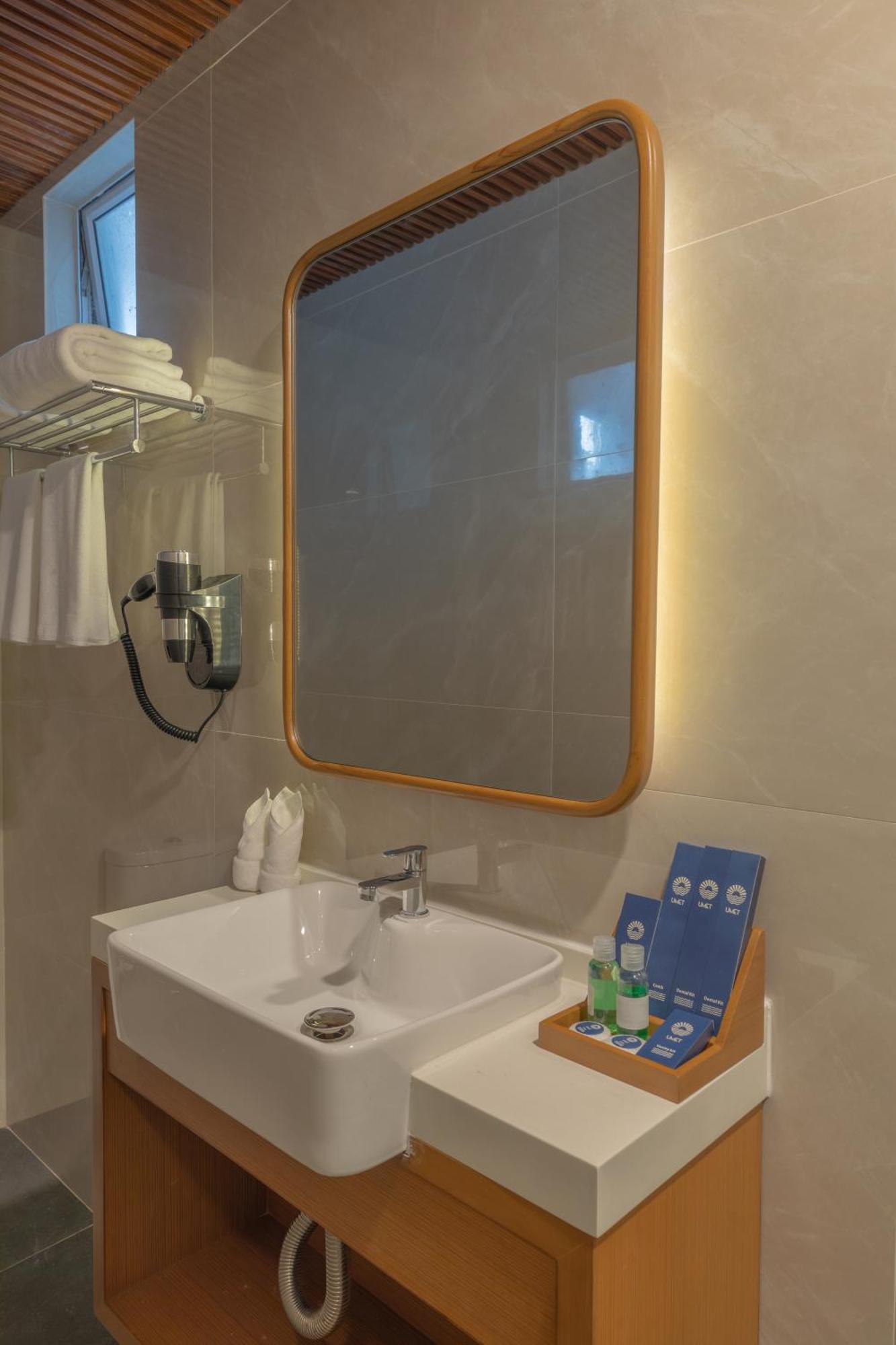 Umet Seaview With Free Airport Pick Up And Drop T&c Apply Hotel