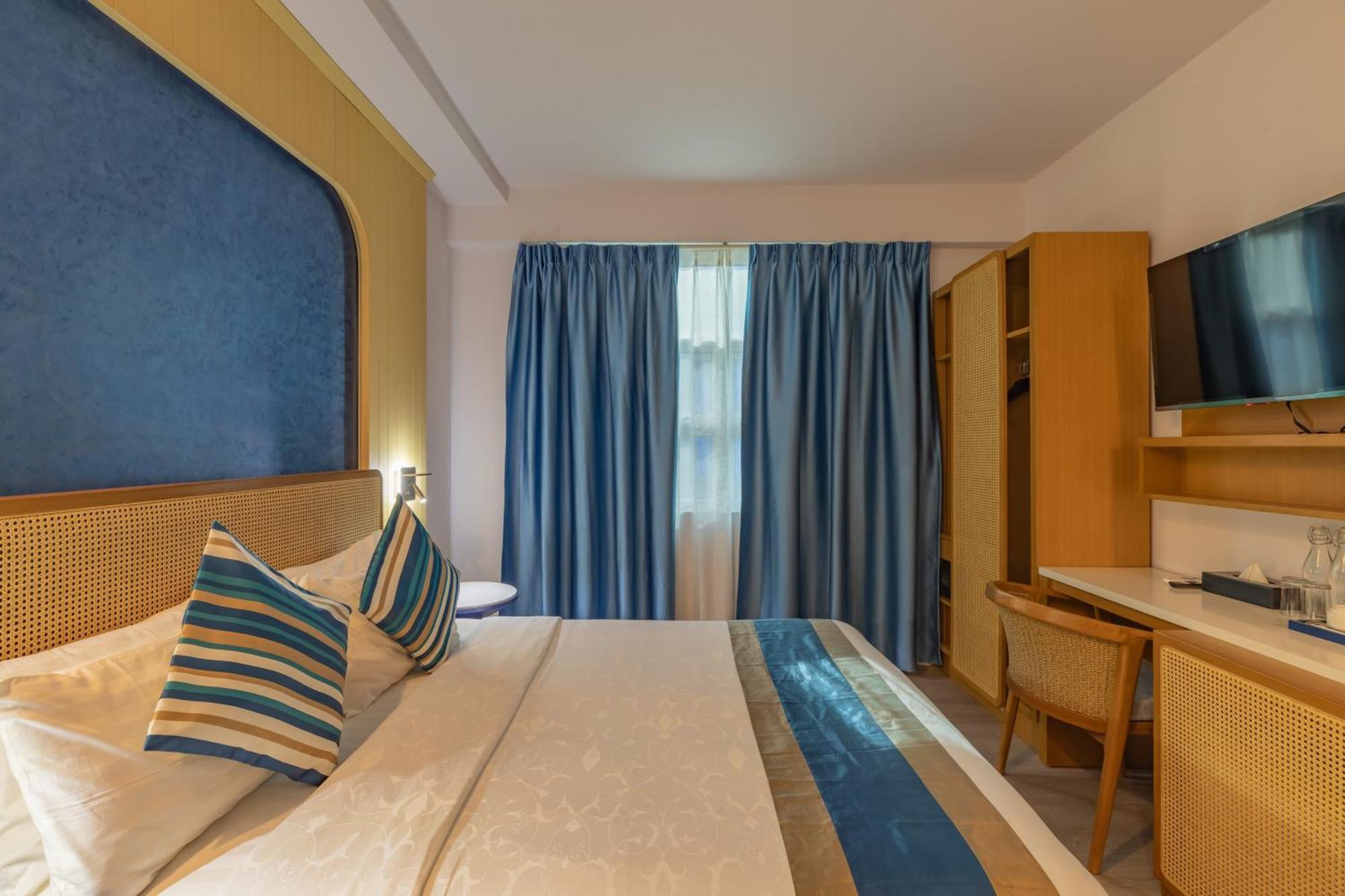 Umet Seaview With Free Airport Pick Up And Drop T&c Apply Hotel *