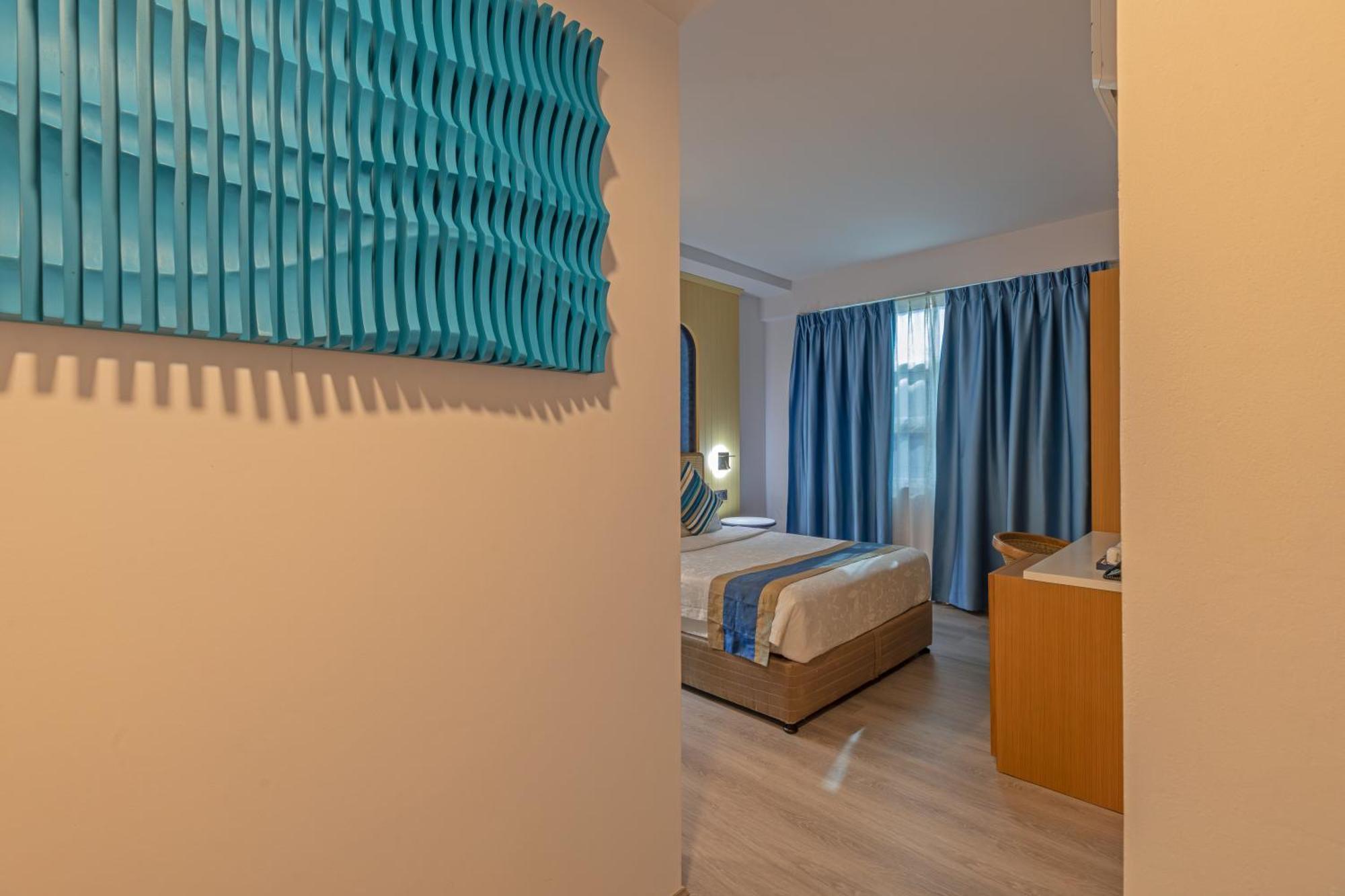 Hotel Umet Seaview With Free Airport Pick Up And Drop T&c Apply Male